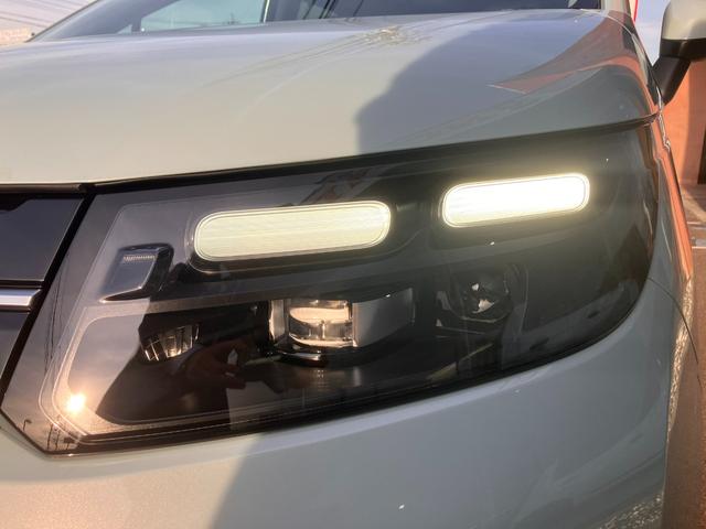 フリード ｅ：ＨＥＶエアー　ＥＸ　マルチビューカメラ　６人乗り　衝突軽減システム　ソナー　オートマチックハイビーム　横滑り防止装置　　サイドカーテンエアバック　リアクーラー　ＬＥＤランプ　レーンキープ　シートヒーター　オートライト（4枚目）