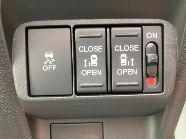 フリード ｅ：ＨＥＶエアー　ＥＸ　マルチビューカメラ　６人乗り　衝突軽減システム　ソナー　オートマチックハイビーム　横滑り防止装置　　サイドカーテンエアバック　リアクーラー　ＬＥＤランプ　レーンキープ　シートヒーター　オートライト（15枚目）