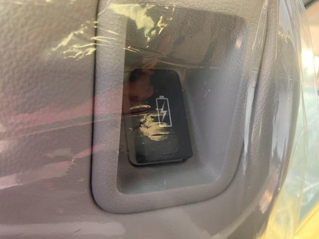 フリード ｅ：ＨＥＶエアー　ＥＸ　マルチビューカメラ　６人乗り　衝突軽減システム　ソナー　オートマチックハイビーム　横滑り防止装置　　サイドカーテンエアバック　リアクーラー　ＬＥＤランプ　レーンキープ　シートヒーター　オートライト（17枚目）