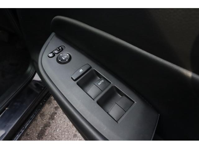 フィット ｅ：ＨＥＶホーム　４ＷＤ　ドライブレコーダー　ＥＴＣ　ナビ　クリアランスソナー　オートクルーズコントロール　レーンアシスト　衝突被害軽減システム　オートライト　ＬＥＤヘッドランプ　スマートキー　アイドリングストップ（11枚目）