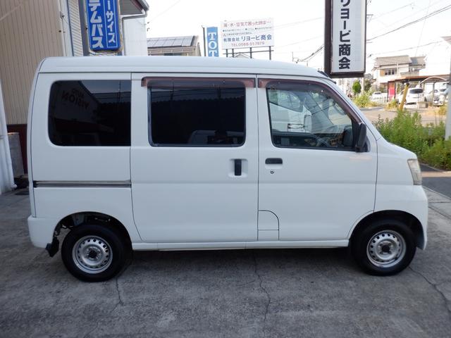 サンバーバン トランスポーター　ハイルーフ　４速ＡＴ　●車検２年付　パワーウインドウ　キーレスエントリー　バイザー　フロアマット　オーバーヘッドコンソール　ＦＭＡＭラジオ　Ｗエアバック　スペアキー　取扱説明書　（９９）（4枚目）