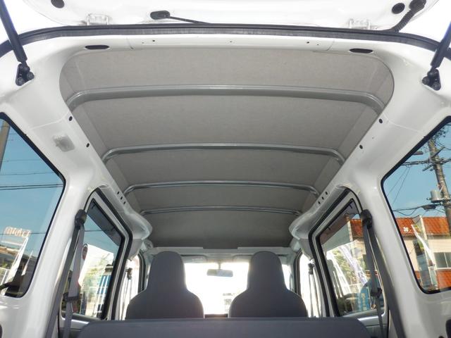 サンバーバン トランスポーター　ハイルーフ　４速ＡＴ　●車検２年付　パワーウインドウ　キーレスエントリー　バイザー　フロアマット　オーバーヘッドコンソール　ＦＭＡＭラジオ　Ｗエアバック　スペアキー　取扱説明書　（９９）（51枚目）