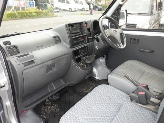 ハイゼットカーゴ スペシャル　ハイルーフ　５速ＭＴ　プライバシーガラス　ＦＭＡＭラジオ　運転席・助手席エアバック　パワーステアリング　エアコン　フロアマット　キーレスエントリー　スペアキー　取扱説明書　（１８９）（46枚目）