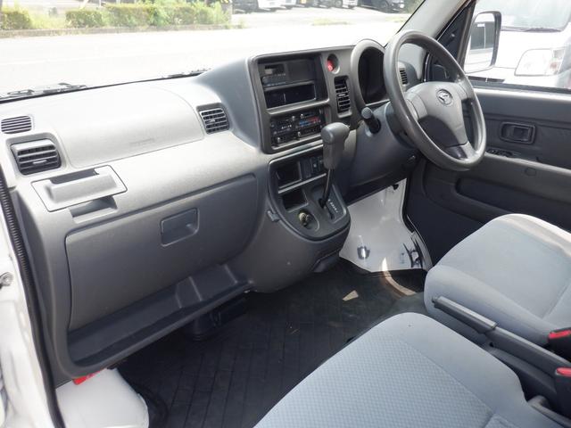 ハイゼットカーゴ ＤＸ　ハイルーフ　４速ＡＴ　●車検２年付　パワーウインドウ　パワステ　オーバーヘッドコンソール　運転席エアバック　助手席エアバック　ＦＭＡＭラジオ　キーレス　バイザー　フロアマット　（２２１）（46枚目）