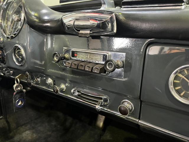 １９０ＳＬ　１９６０ｙモデル　４速ＭＴ　ＢＯＤＹ同色ハードトップ　ブラックレザーシート(40枚目)