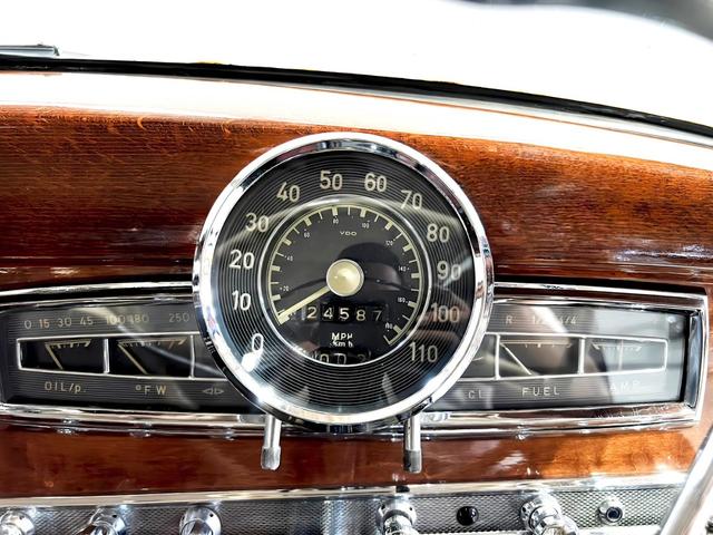メルセデス・ベンツその他 　ｗ１８６　３００ｃ　Ａｄｅｎａｕｅｒ３速ＡＴ　オープントップ　レザーシート　リアサスレベライザー　カセット　革シート（47枚目）