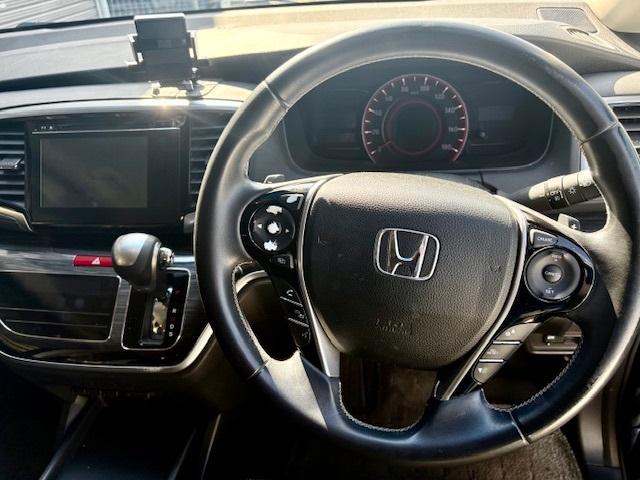 オデッセイ アブソルート・ＥＸ　前後ドラレコ　Ｂカメラ　ＥＴＣ　Ｂｌｕｅｔｏｏｔｈ　フリップダウンモニター　両パワースライドドア　純正ナビ　パワーシート　オットマン　アイドリングストップ　衝突軽減システム（10枚目）