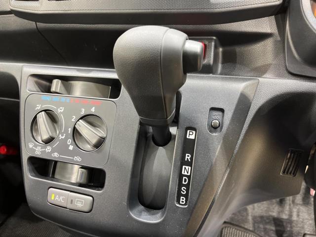 L SAIII 禁煙車 スマートアシスト3 オートライト オートマチックハイビーム 踏み間違い防止装置 車線逸脱警報 アイドリングストップ AUX接続 パワーウィンドウ パワーステアリング トラクションコントロール(21枚目)