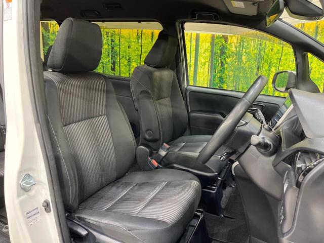 ヴォクシー ＺＳ　煌ＩＩ　純正１０型ナビ　両側電動スライド　衝突軽減装置　クルコン　Ｂｌｕｅｔｏｏｔｈ　ＥＴＣ　フルセグＴＶ　バックカメラ　ＬＥＤヘッドライト　リアオートエアコン　スマートキー　プッシュスタート　オートエアコン（7枚目）
