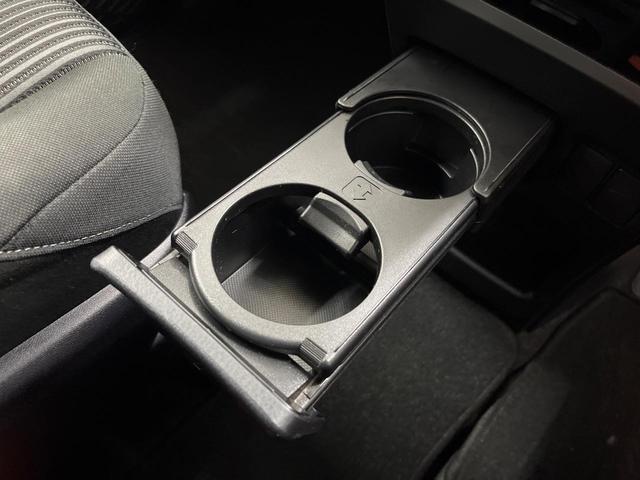 ヴォクシー ＺＳ　煌ＩＩ　純正１０型ナビ　両側電動スライド　衝突軽減装置　クルコン　Ｂｌｕｅｔｏｏｔｈ　ＥＴＣ　フルセグＴＶ　バックカメラ　ＬＥＤヘッドライト　リアオートエアコン　スマートキー　プッシュスタート　オートエアコン（46枚目）