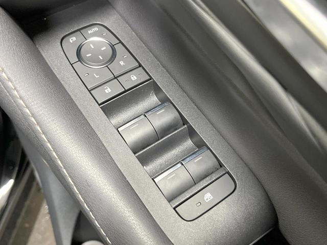 ヴェルファイアハイブリッド Ｚ　プレミア　純正１４型ナビ　後席モニター　全周囲カメラ　サンルーフ　衝突被害軽減システム　レーダークルーズ　禁煙車　電動リアゲート　前席シートエアコン　リアシートエアコン　前後席パワーシート　ドラレコ（40枚目）