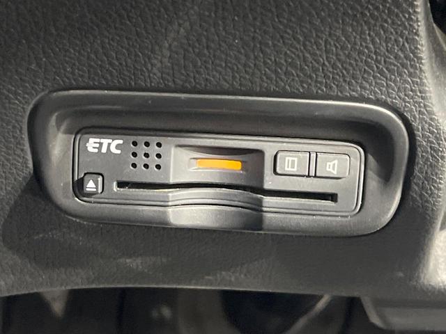 ヴェゼル ハイブリッドＺ　純正ナビ　衝突軽減装置　クルーズコントロール　ＬＥＤヘッドライト　ＥＴＣ　バックカメラ　Ｂｌｕｅｔｏｏｔｈ　オートエアコン　スマートキー　プッシュスタート　シートリフター　電動格納ドアミラー（5枚目）
