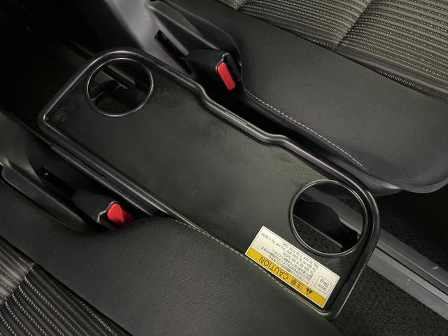 ヴォクシー ＺＳ　煌ＩＩ　純正１０型ナビ　後席モニター　バックカメラ　衝突被害軽減システム　禁煙車　コーナーセンサー　スマートキー　ＬＥＤヘッド　ビルトインＥＴＣ　クルコン　オートハイビーム　オートライト　デュアルエアコン（28枚目）