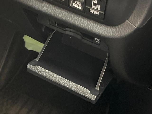 ヴォクシー ＺＳ　煌ＩＩ　純正１０型ナビ　後席モニター　バックカメラ　衝突被害軽減システム　禁煙車　コーナーセンサー　スマートキー　ＬＥＤヘッド　ビルトインＥＴＣ　クルコン　オートハイビーム　オートライト　デュアルエアコン（30枚目）