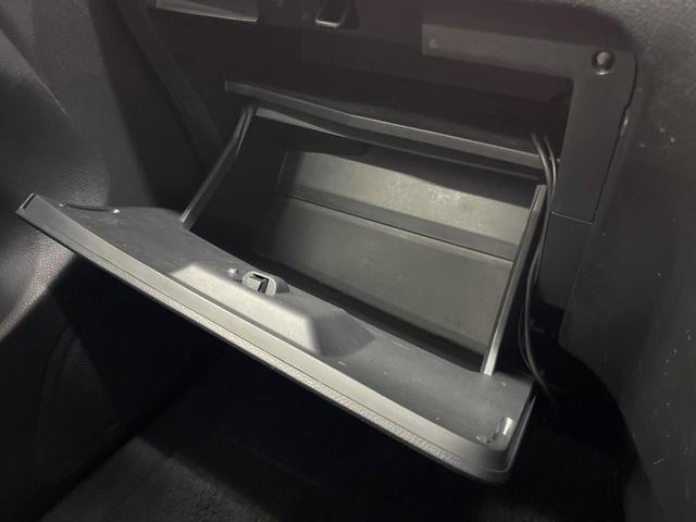 セレナ ハイウェイスター Vセレクション 両側電動ドア 純正ナビ 後席モニター バックカメラ ドラレコ スマートキー HIDヘッド ETC クルコン オートライト オートエアコン 純正16インチアルミ リアオートエアコン 革巻きハンドル(51枚目)