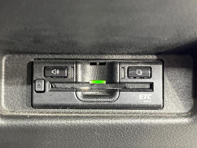 アルト Ｓ　純正ナビ　衝突軽減装置　バックカメラ　ＥＴＣ　シートヒーター　Ｂｌｕｅｔｏｏｔｈ　フルセグＴＶ　オートエアコン　キーレス　アイドリングストップ　シートリフター　電動格納ドアミラー　横滑り防止装置（5枚目）