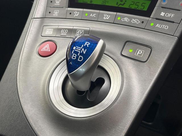 プリウス Ｓ　ＳＤナビ　バックカメラ　禁煙車　スマートキー　ＨＩＤヘッドライト　ＥＴＣ　オートライト　オートエアコン　Ｂｌｕｅｔｏｏｔｈ　ＣＤ　フルセグ　ステアリングリモコン　電動格納ミラー（28枚目）