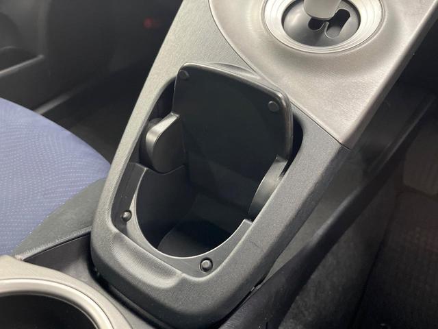 プリウス Ｓ　ＳＤナビ　バックカメラ　禁煙車　スマートキー　ＨＩＤヘッドライト　ＥＴＣ　オートライト　オートエアコン　Ｂｌｕｅｔｏｏｔｈ　ＣＤ　フルセグ　ステアリングリモコン　電動格納ミラー（41枚目）
