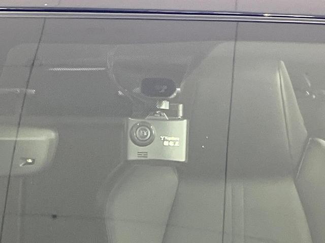 カローラクロス Ｚ　純正ディスプレイオーディオ　バックカメラ　レーダークルーズ　禁煙車　電動リアゲート　ハーフレザーシート　パワーシート　ドラレコ　コーナーセンサー　スマートキー　ＬＥＤヘッド　ビルトインＥＴＣ（7枚目）