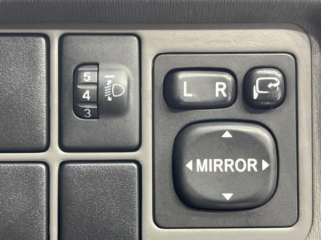 プリウス Ｇ　純正ナビ　バックカメラ　禁煙車　スマートキー　ＬＥＤヘッド　ビルトインＥＴＣ　クルコン　オートライト　オートエアコン　純正１５インチアルミ　ＣＤ　電動格納ミラー（6枚目）