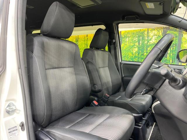 ヴォクシー ＺＳ　煌ＩＩ　純正１０型ナビ　後席モニター　両側電動スライドドア　衝突軽減装置　ＬＥＤヘッド　ドラレコ　ＥＴＣ　バックカメラ　Ｂｌｕｅｔｏｏｔｈ　フルセグＴＶ　リアオートエアコン　スマートキー　プッシュスタート（8枚目）