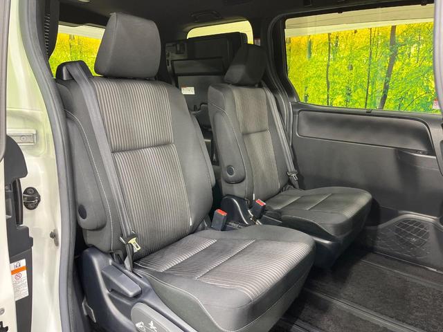 ヴォクシー ＺＳ　煌ＩＩ　純正１０型ナビ　後席モニター　両側電動スライドドア　衝突軽減装置　ＬＥＤヘッド　ドラレコ　ＥＴＣ　バックカメラ　Ｂｌｕｅｔｏｏｔｈ　フルセグＴＶ　リアオートエアコン　スマートキー　プッシュスタート（9枚目）