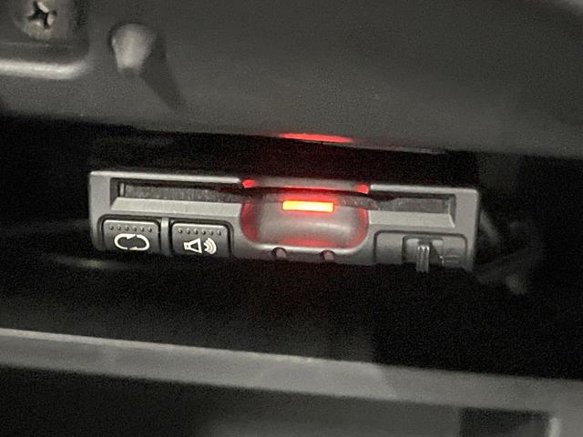 ノート e-パワーニスモ SDナビ 全周囲カメラ 衝突軽減装置 LEDヘッド デジタルミラー レーダークルーズ ドラレコ ETC Bluetooth オートエアコン スマートキー プッシュスタート シートリフター(6枚目)