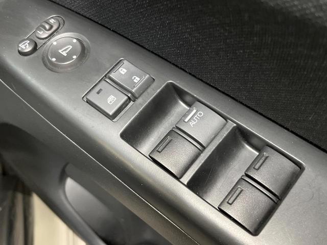 N-BOXカスタム G SSパッケージ 純正ナビ 両側電動スライドドア 衝突軽減装置 ETC HIDヘッド オートエアコン スマートキー プッシュスタート シートリフター 電動格納ドアミラー オートライト 14インチアルミホイール(33枚目)