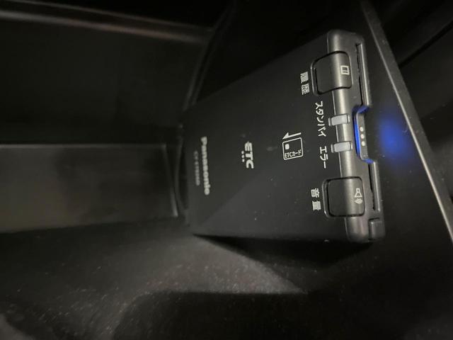 スペーシアギア ハイブリッドＸＺ　純正９インチナビ　両側電動ドア　全周囲カメラ　衝突被害軽減システム　レーダークルーズ　禁煙車　コーナーセンサー　スマートキー　ＬＥＤヘッド　ルーフレール　ＥＴＣ　オートライト　オートエアコン（7枚目）