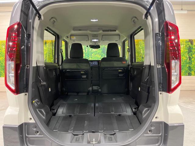 スペーシアギア ハイブリッドＸＺ　純正９インチナビ　両側電動ドア　全周囲カメラ　衝突被害軽減システム　レーダークルーズ　禁煙車　コーナーセンサー　スマートキー　ＬＥＤヘッド　ルーフレール　ＥＴＣ　オートライト　オートエアコン（10枚目）