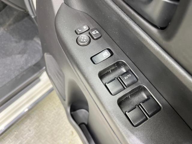 スペーシアギア ハイブリッドＸＺ　純正９インチナビ　両側電動ドア　全周囲カメラ　衝突被害軽減システム　レーダークルーズ　禁煙車　コーナーセンサー　スマートキー　ＬＥＤヘッド　ルーフレール　ＥＴＣ　オートライト　オートエアコン（28枚目）