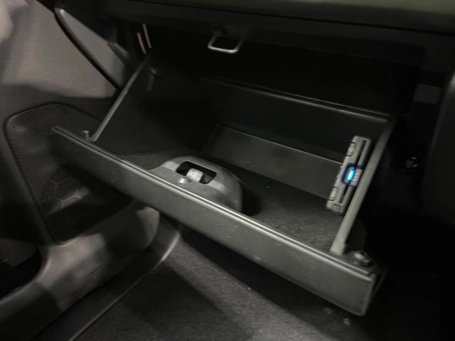 スペーシアギア ハイブリッドＸＺ　純正９インチナビ　両側電動ドア　全周囲カメラ　衝突被害軽減システム　レーダークルーズ　禁煙車　コーナーセンサー　スマートキー　ＬＥＤヘッド　ルーフレール　ＥＴＣ　オートライト　オートエアコン（40枚目）