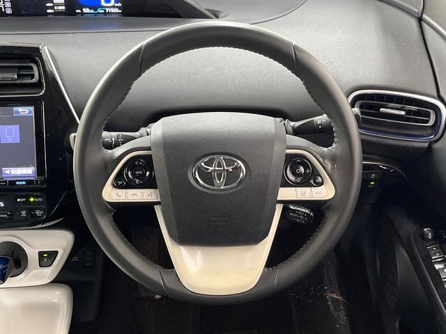 プリウス Ａツーリングセレクション　純正９インチＳＤナビ　バックカメラ　衝突被害軽減システム　レーダークルーズ　禁煙車　シートヒーター　ハーフレザーシート　ドラレコ　コーナーセンサー　スマートキー　ＬＥＤヘッド　ビルトインＥＴＣ（13枚目）