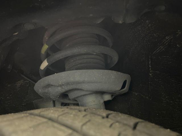 プリウス Ａツーリングセレクション　純正９インチＳＤナビ　バックカメラ　衝突被害軽減システム　レーダークルーズ　禁煙車　シートヒーター　ハーフレザーシート　ドラレコ　コーナーセンサー　スマートキー　ＬＥＤヘッド　ビルトインＥＴＣ（20枚目）