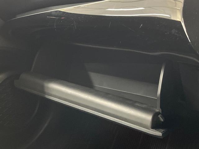 プリウス Ａツーリングセレクション　純正９インチＳＤナビ　バックカメラ　衝突被害軽減システム　レーダークルーズ　禁煙車　シートヒーター　ハーフレザーシート　ドラレコ　コーナーセンサー　スマートキー　ＬＥＤヘッド　ビルトインＥＴＣ（24枚目）