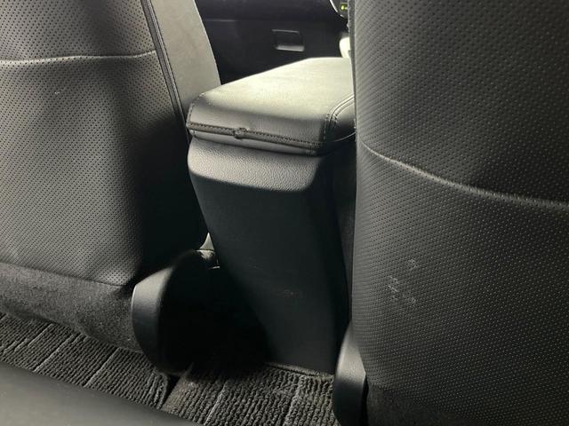 プリウス Ａツーリングセレクション　純正９インチＳＤナビ　バックカメラ　衝突被害軽減システム　レーダークルーズ　禁煙車　シートヒーター　ハーフレザーシート　ドラレコ　コーナーセンサー　スマートキー　ＬＥＤヘッド　ビルトインＥＴＣ（25枚目）