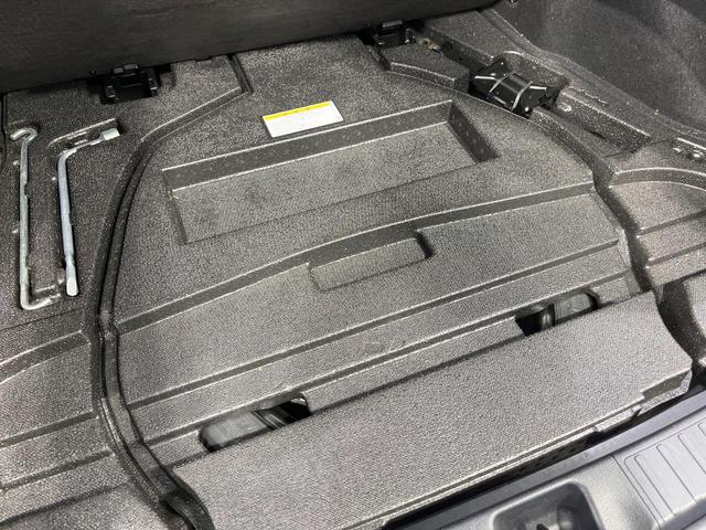 プリウス Ａツーリングセレクション　純正９インチＳＤナビ　バックカメラ　衝突被害軽減システム　レーダークルーズ　禁煙車　シートヒーター　ハーフレザーシート　ドラレコ　コーナーセンサー　スマートキー　ＬＥＤヘッド　ビルトインＥＴＣ（67枚目）