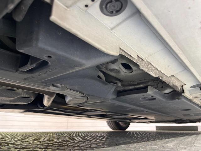 プリウス Ａツーリングセレクション　純正９インチＳＤナビ　バックカメラ　衝突被害軽減システム　レーダークルーズ　禁煙車　シートヒーター　ハーフレザーシート　ドラレコ　コーナーセンサー　スマートキー　ＬＥＤヘッド　ビルトインＥＴＣ（69枚目）