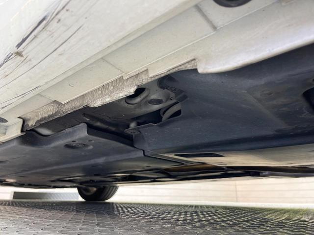 プリウス Ａツーリングセレクション　純正９インチＳＤナビ　バックカメラ　衝突被害軽減システム　レーダークルーズ　禁煙車　シートヒーター　ハーフレザーシート　ドラレコ　コーナーセンサー　スマートキー　ＬＥＤヘッド　ビルトインＥＴＣ（70枚目）