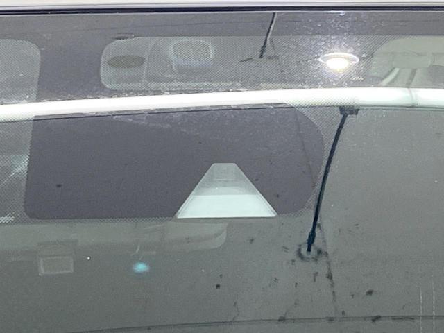 ノート ライダー　エマージェンシーブレーキパッケージ　純正ナビ　バックカメラ　衝突軽減装置　禁煙車　ドラレコ　ＥＴＣ　ＬＥＤヘッド　スマートキー　デジタルミラー　オートエアコン　Ｂｌｕｅｔｏｏｔｈ再生　ＣＤ／ＤＶＤ再生　革巻きステアリング（5枚目）