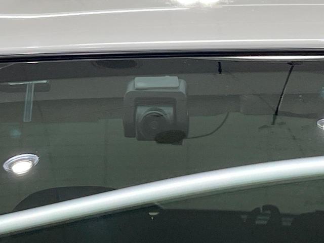 ノート ライダー　エマージェンシーブレーキパッケージ　純正ナビ　バックカメラ　衝突軽減装置　禁煙車　ドラレコ　ＥＴＣ　ＬＥＤヘッド　スマートキー　デジタルミラー　オートエアコン　Ｂｌｕｅｔｏｏｔｈ再生　ＣＤ／ＤＶＤ再生　革巻きステアリング（7枚目）