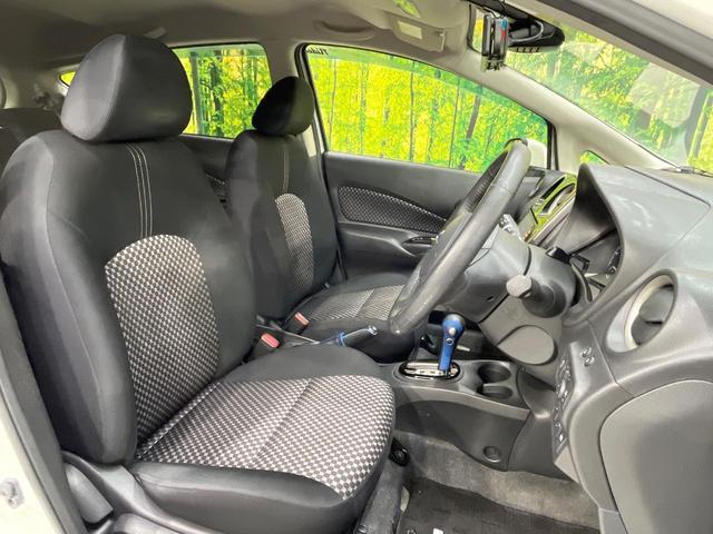 ノート ライダー　エマージェンシーブレーキパッケージ　純正ナビ　バックカメラ　衝突軽減装置　禁煙車　ドラレコ　ＥＴＣ　ＬＥＤヘッド　スマートキー　デジタルミラー　オートエアコン　Ｂｌｕｅｔｏｏｔｈ再生　ＣＤ／ＤＶＤ再生　革巻きステアリング（8枚目）