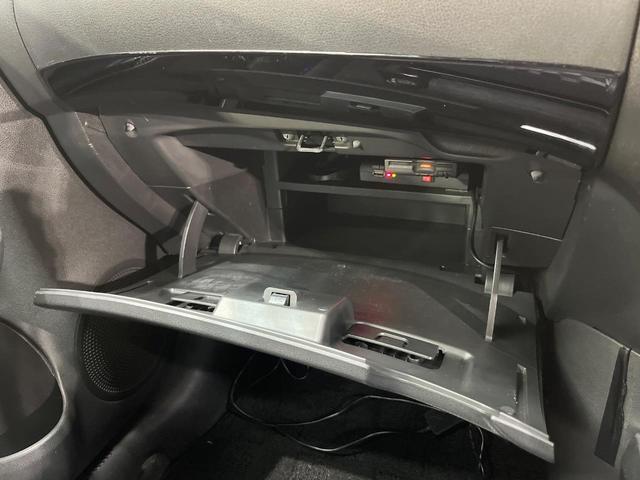 ノート ライダー　エマージェンシーブレーキパッケージ　純正ナビ　バックカメラ　衝突軽減装置　禁煙車　ドラレコ　ＥＴＣ　ＬＥＤヘッド　スマートキー　デジタルミラー　オートエアコン　Ｂｌｕｅｔｏｏｔｈ再生　ＣＤ／ＤＶＤ再生　革巻きステアリング（42枚目）