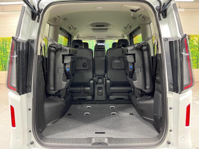 セレナ e-パワー ハイウェイスターV 純正12.3型ナビ 両側電動スライド 後席モニター シートヒーター 衝突軽減装置 プロパイロット 100V電源 LEDヘッド ETC ステアリングヒーター ブラインドスポットモニター デジタルミラー(11枚目)