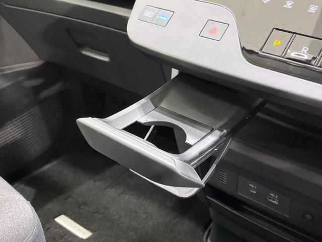 セレナ e-パワー ハイウェイスターV 純正12.3型ナビ 両側電動スライド 後席モニター シートヒーター 衝突軽減装置 プロパイロット 100V電源 LEDヘッド ETC ステアリングヒーター ブラインドスポットモニター デジタルミラー(58枚目)