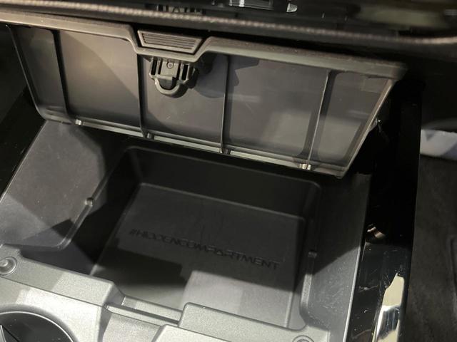 プリウス Z 純正12型ディスプレイオーディオ ガラスルーフ バックカメラ 禁煙車 電動リアゲート ハーフレザーシート 前席シートエアコン パワーシート コーナーセンサー スマートキー LEDヘッド(46枚目)