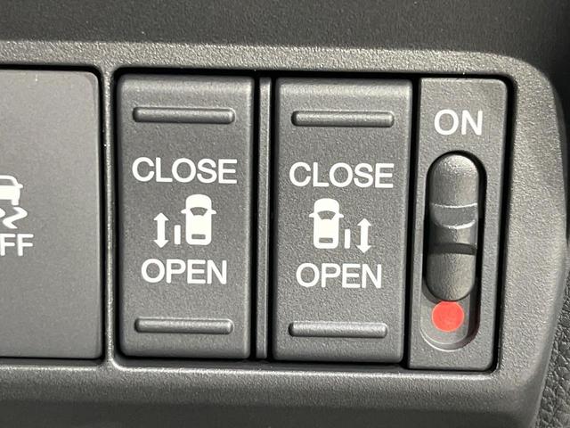 フリード クロスター 登録済未使用車 両側電動ドア 衝突被害軽減システム レーダークルーズ 禁煙車 コーナーセンサー スマートキー LEDヘッド オートハイビーム オートライト オートエアコン 純正15インチアルミ(3枚目)