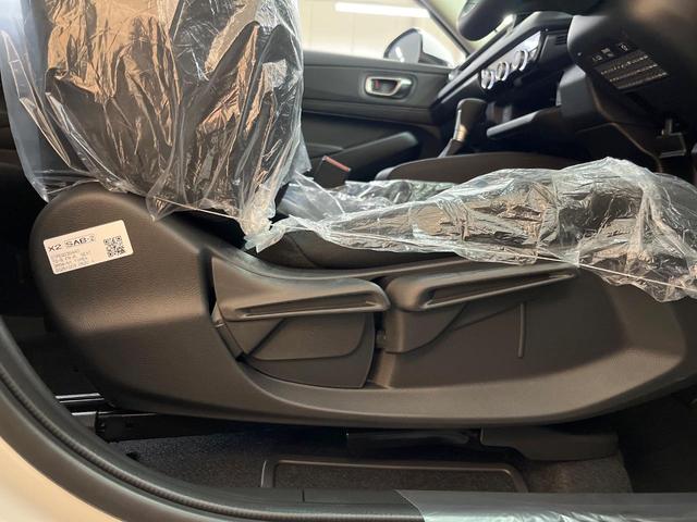 ヴェゼル Ｇ　登録済未使用車　４ＷＤ　衝突軽減装置　ＬＥＤヘッド　アダプティブクルーズ　電動パーキングブレーキ　オートホールド　スマートキー　プッシュスタート　オートエアコン　パドルシフト　オートライト（61枚目）