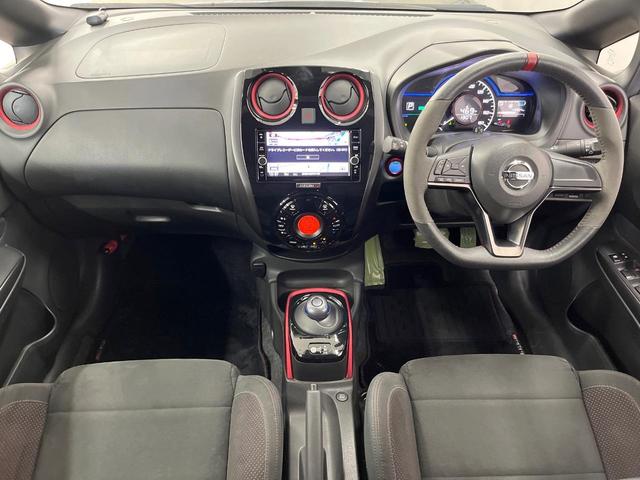 ノート ｅ－パワーニスモ　純正ナビ　全周囲カメラ　衝突軽減装置　禁煙車　コーナーセンサー　スマートキー　ＥＴＣ　デジタルミラー　オートライト　オートエアコン　純正１６インチアルミホイール　Ｂｌｕｅｔｏｏｔｈ　ＣＤ（2枚目）