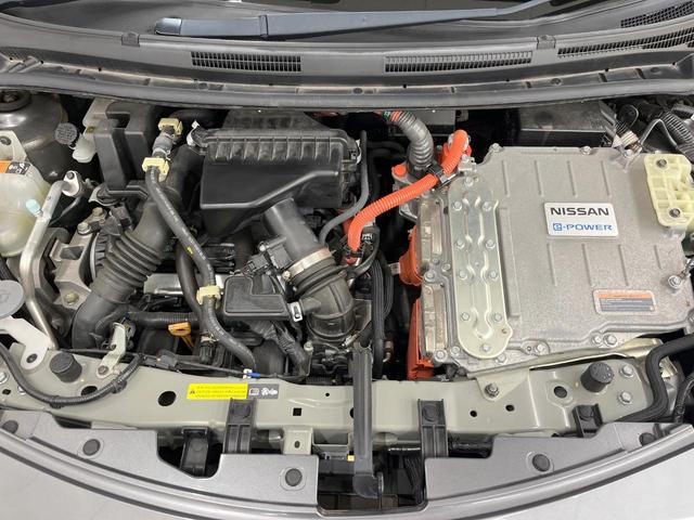 ノート ｅ－パワーニスモ　純正ナビ　全周囲カメラ　衝突軽減装置　禁煙車　コーナーセンサー　スマートキー　ＥＴＣ　デジタルミラー　オートライト　オートエアコン　純正１６インチアルミホイール　Ｂｌｕｅｔｏｏｔｈ　ＣＤ（18枚目）